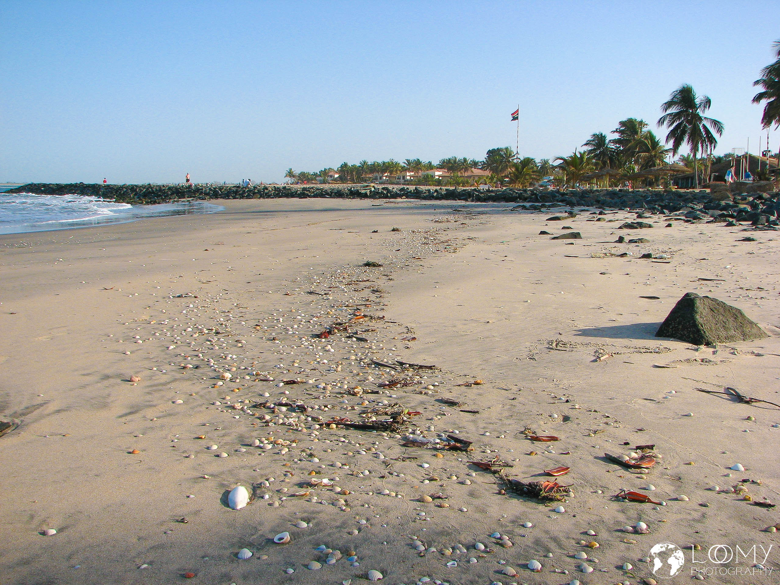 Sandstrand vorm Ocean Bay Hotel