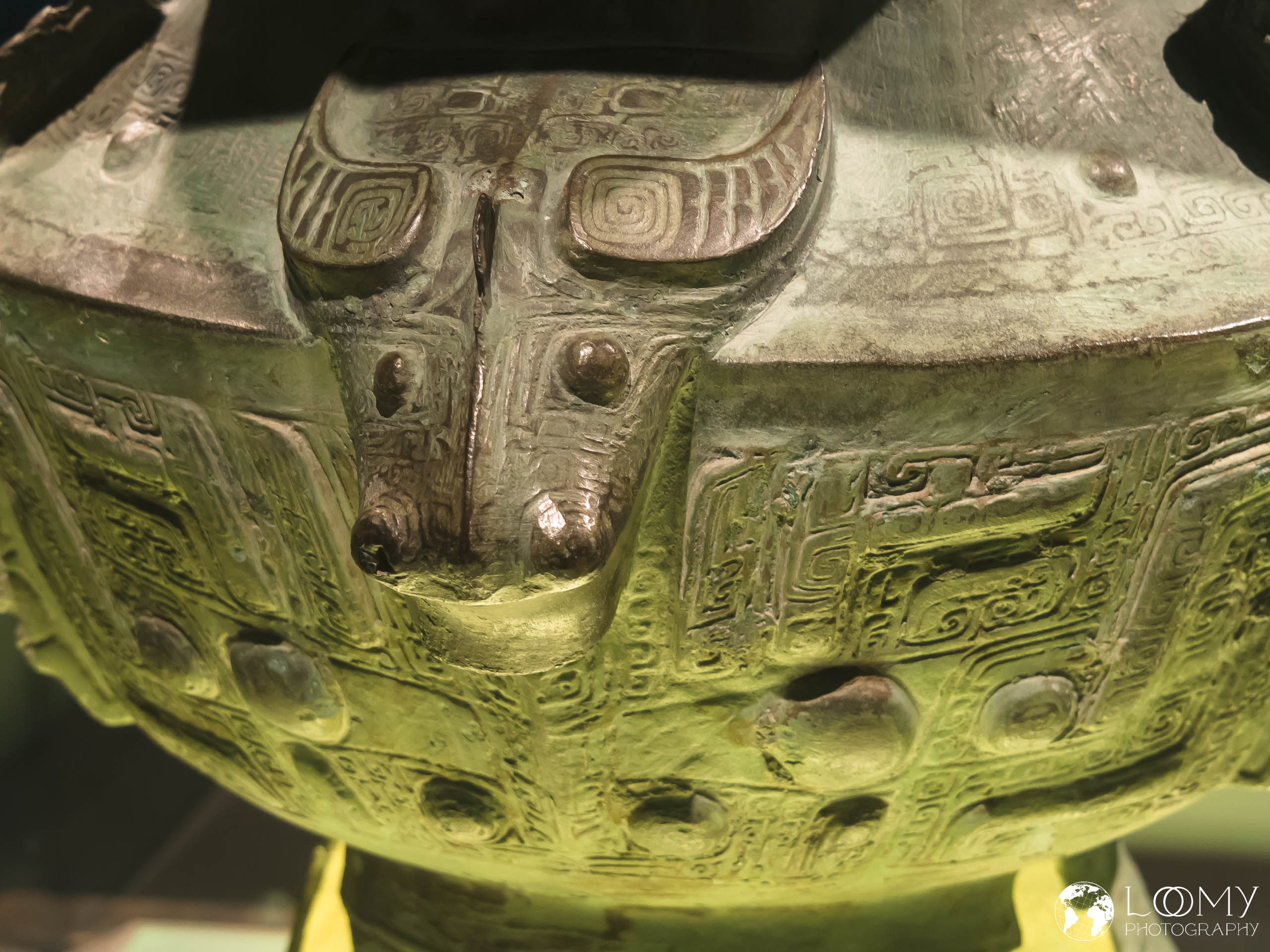 Weingefäss mit Ochsenkopf und Tiermaske