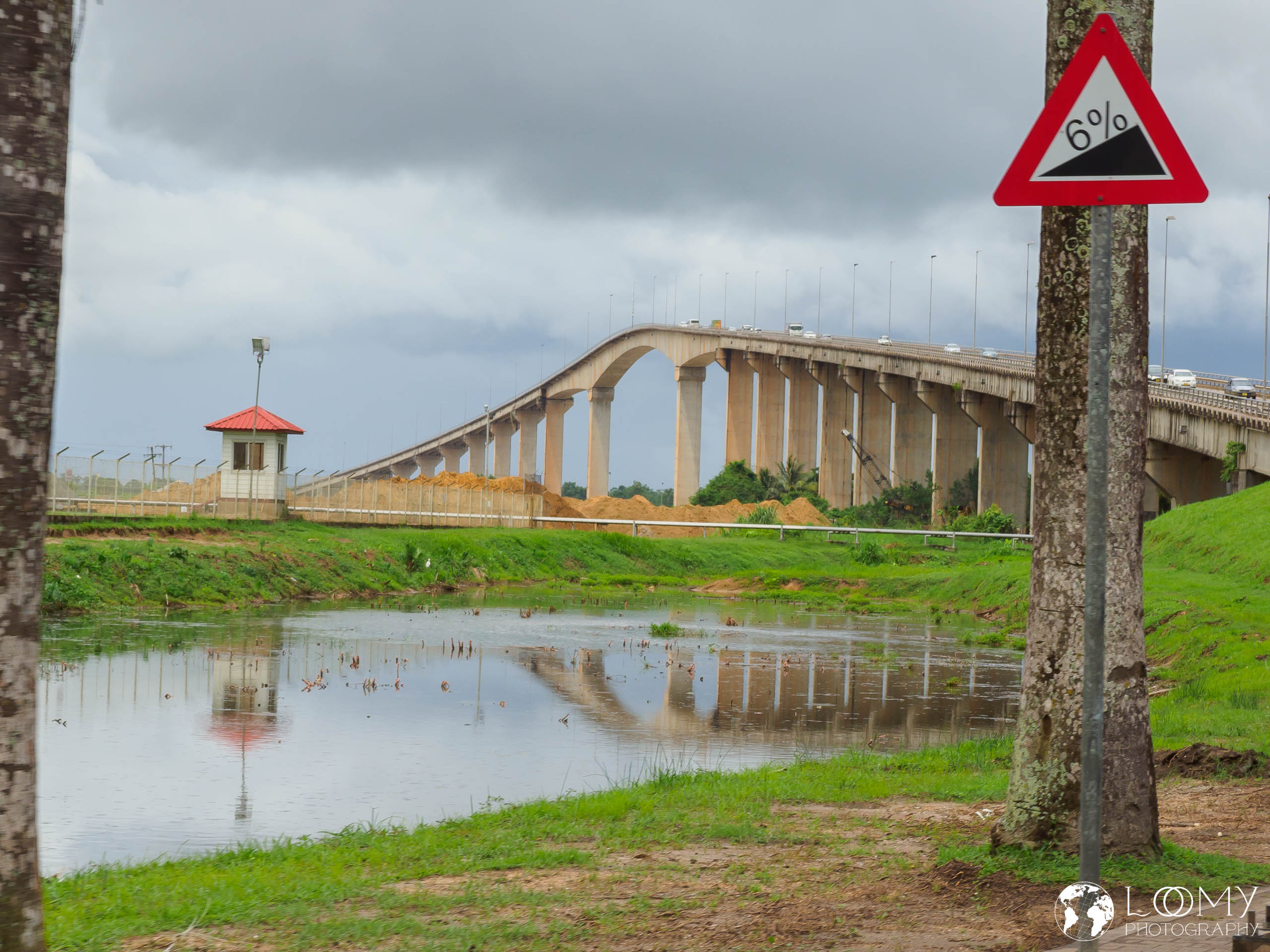 Brücke über den Commewijne Fluss