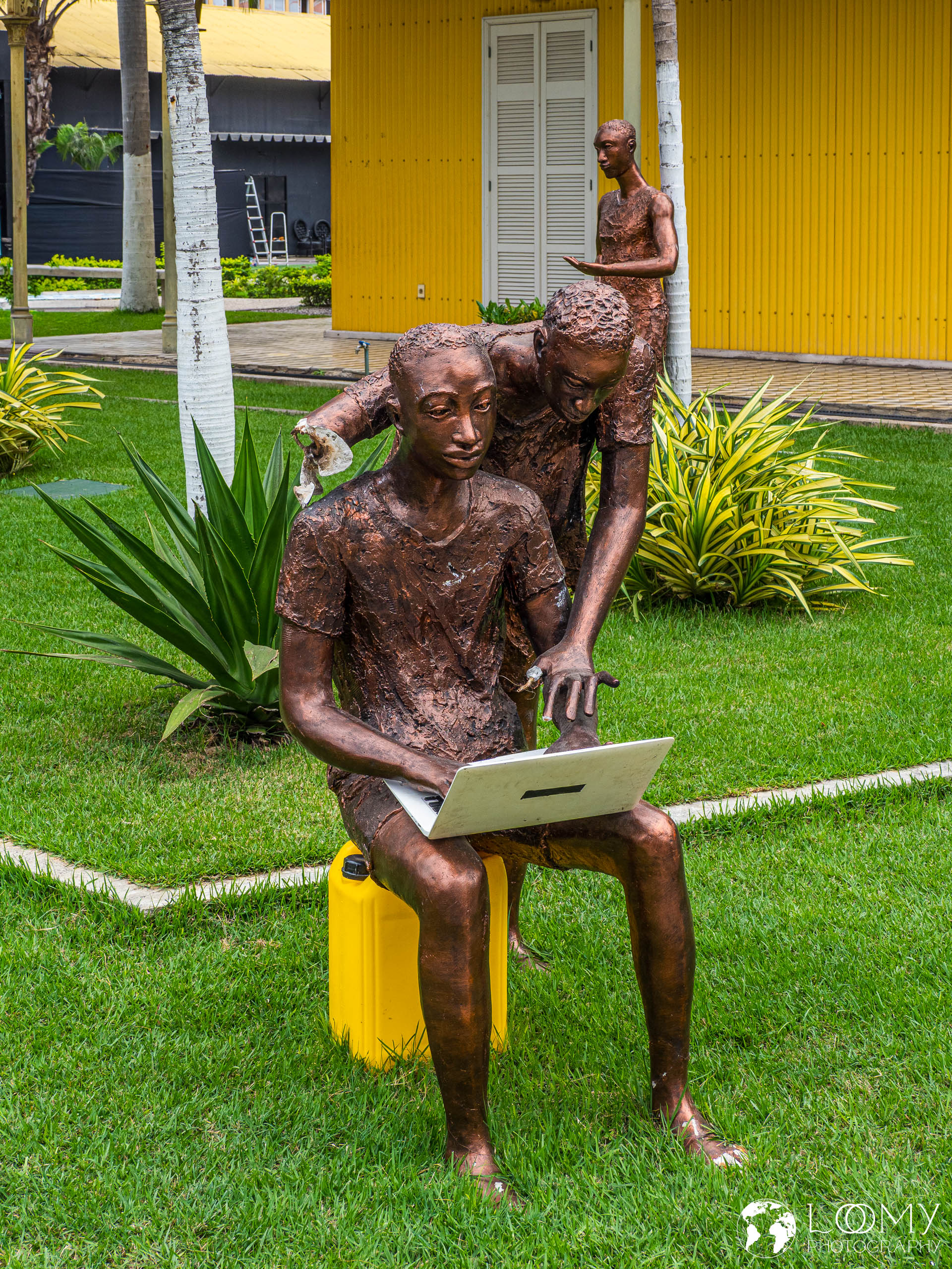 Figuren im Garten des Eisenpalasts